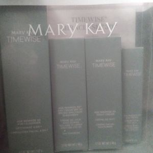 SOLD!! Mary Kay 3D timewise set nib